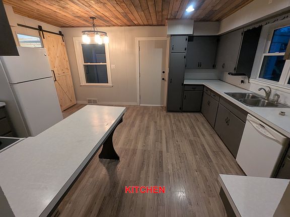 Nice kitchen, room for a small dinning table