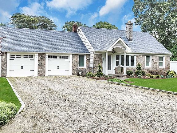 2nd image of 47 Hollins Ln