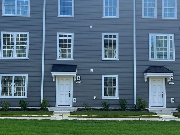 751 South Community - Town House 3015 Rippleside