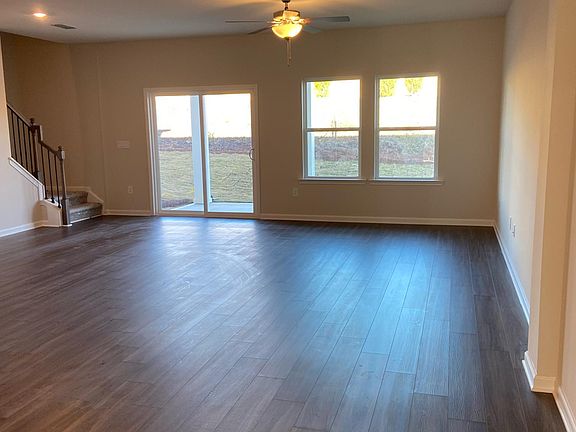 5th image of 910 Sunny Lake Dr