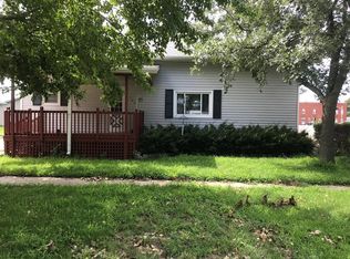 105 W Cedar St, Doniphan, NE 68832
