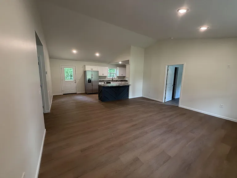 204 Peter Ave — Photo 5