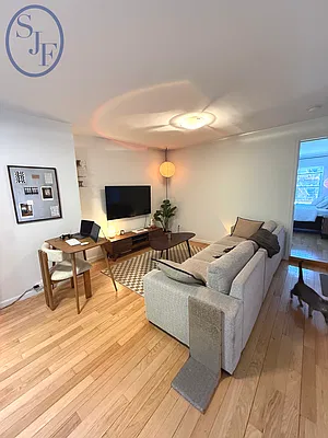Living room, photo 1