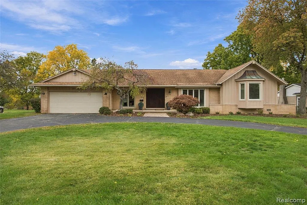 3 bed, 4.0 bath, 3715 sqft, $5,800 — Photo 3