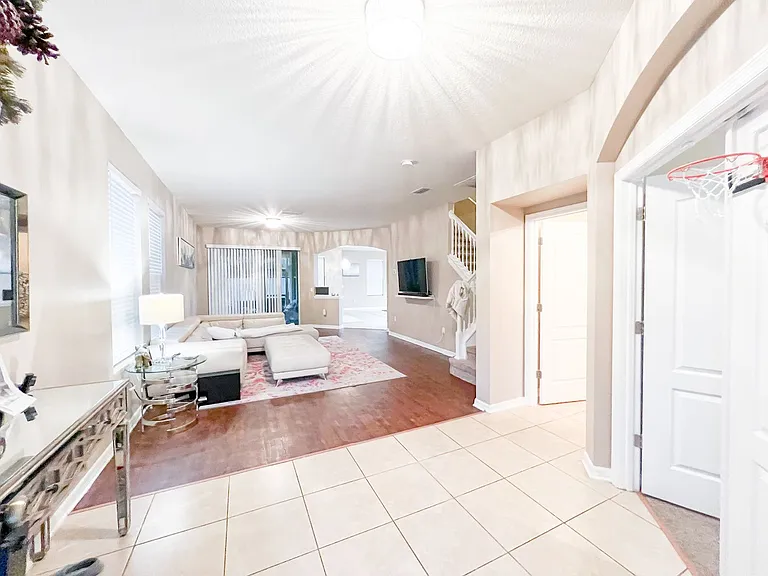 402 Rock Springs Cir — Photo 4