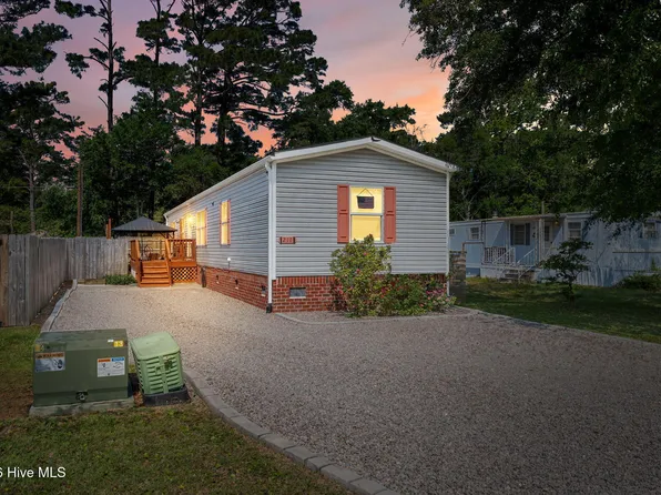 211 NE 76th Street, Oak Island, NC 28465