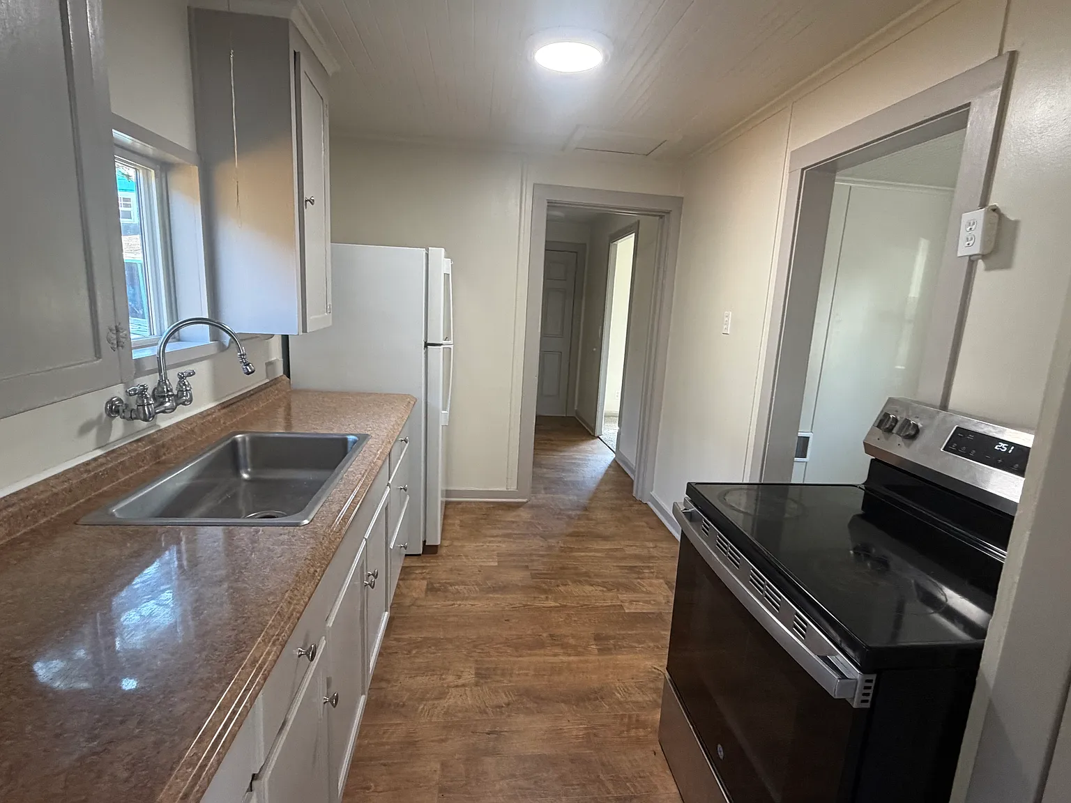 2 bed, $1,400 — Photo 2