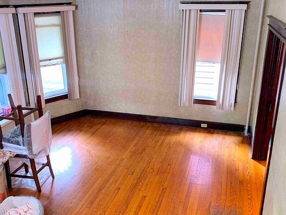 5th image of 213-215 De Witt Ave