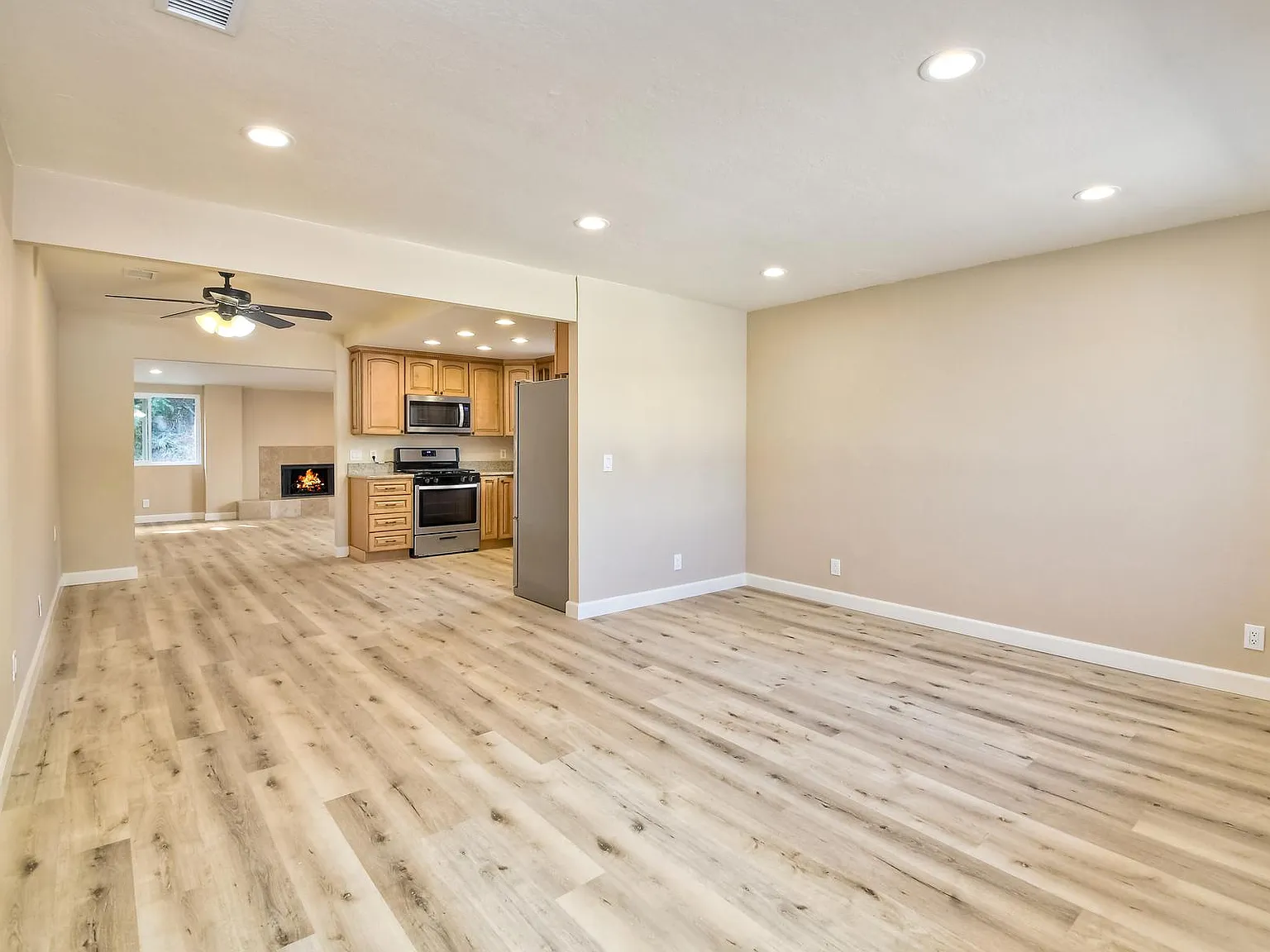 3 bed, 1624 sqft, $7,200 — Photo 2