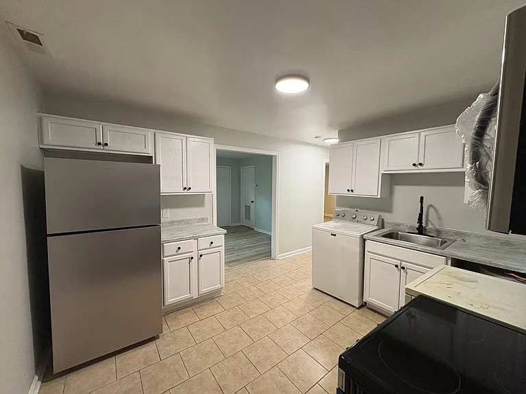 803 Oak St — Photo 5