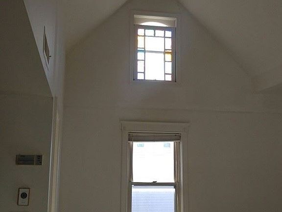 5th image of 206 N Railroad Ave #B