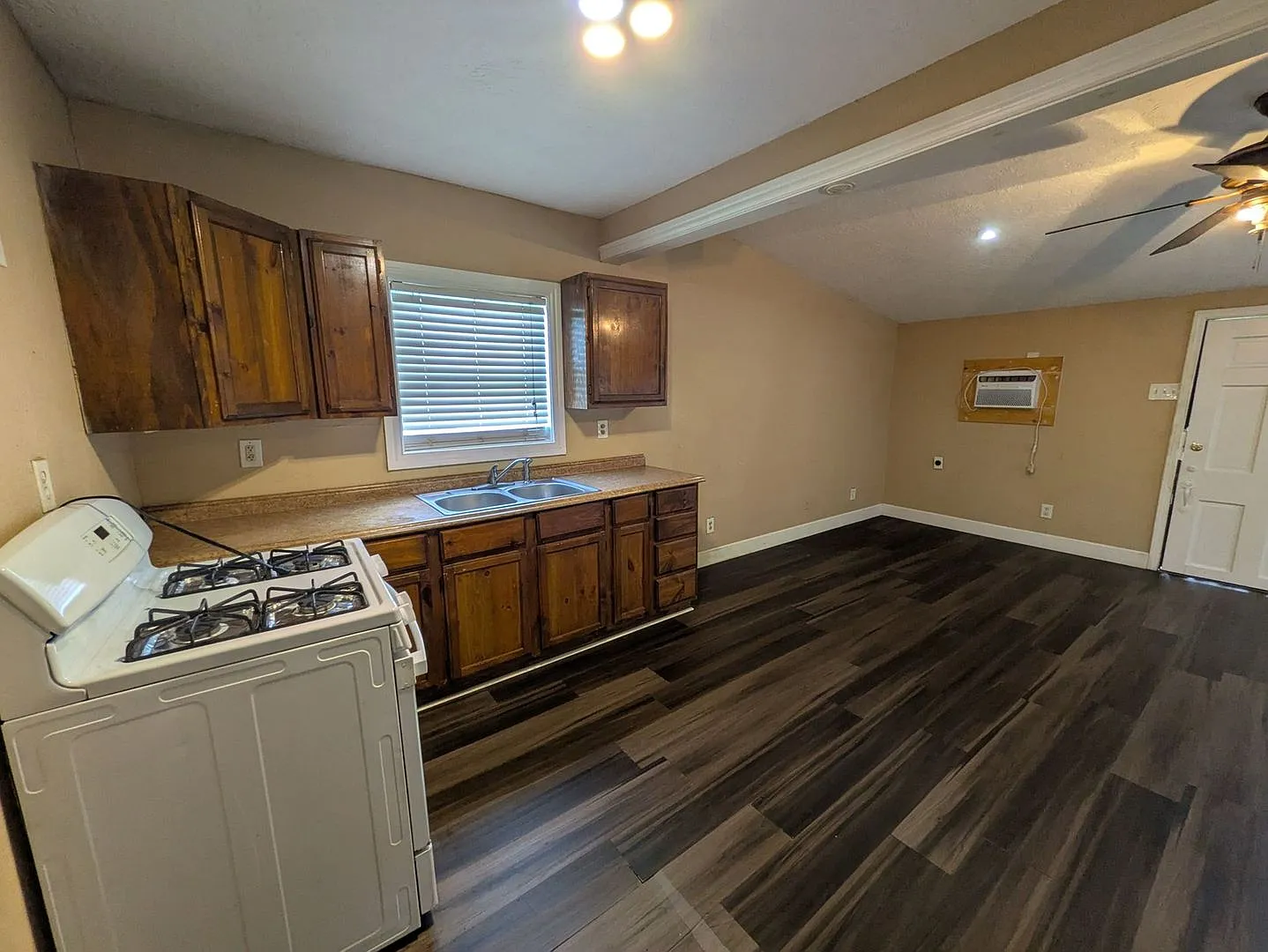 2695 Goliad St Beaumont, TX 77701 — Photo 4