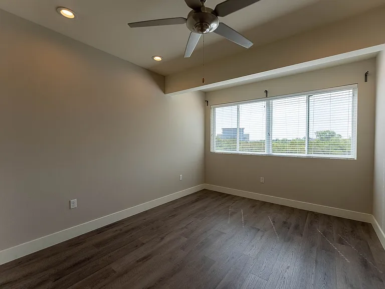 604 N Bluff Dr #127 — Photo 25