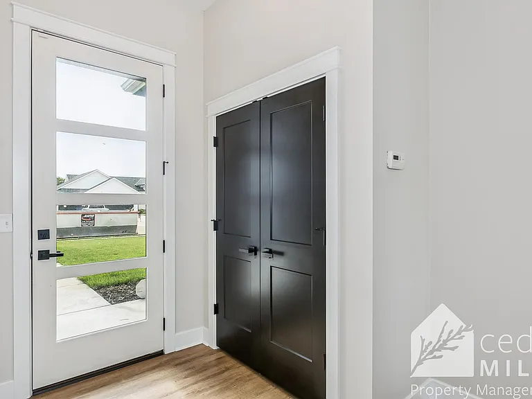 1502 N Emerald Valley Dr — Photo 2