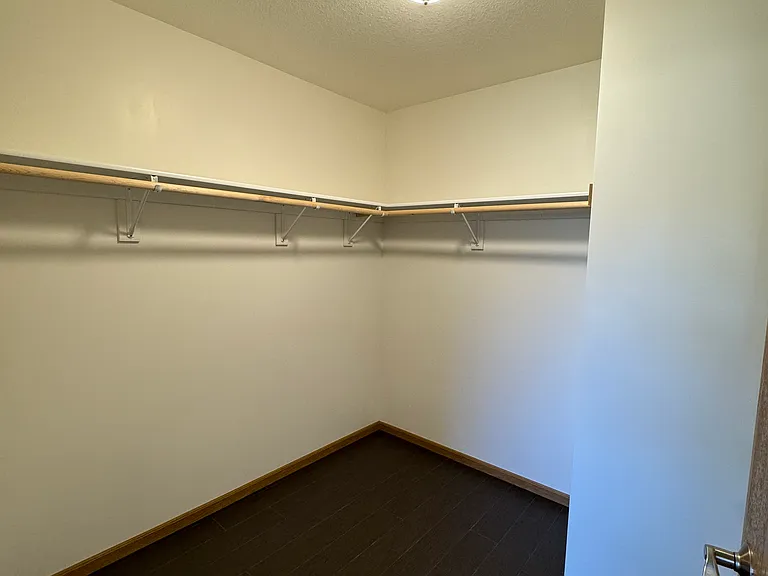 Walk-in Closet Bedroom 1