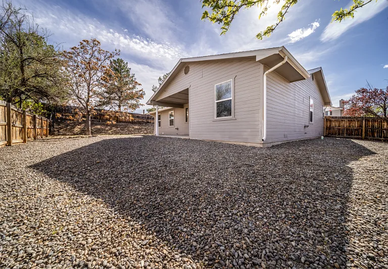 198 Rincon Dr — Photo 2