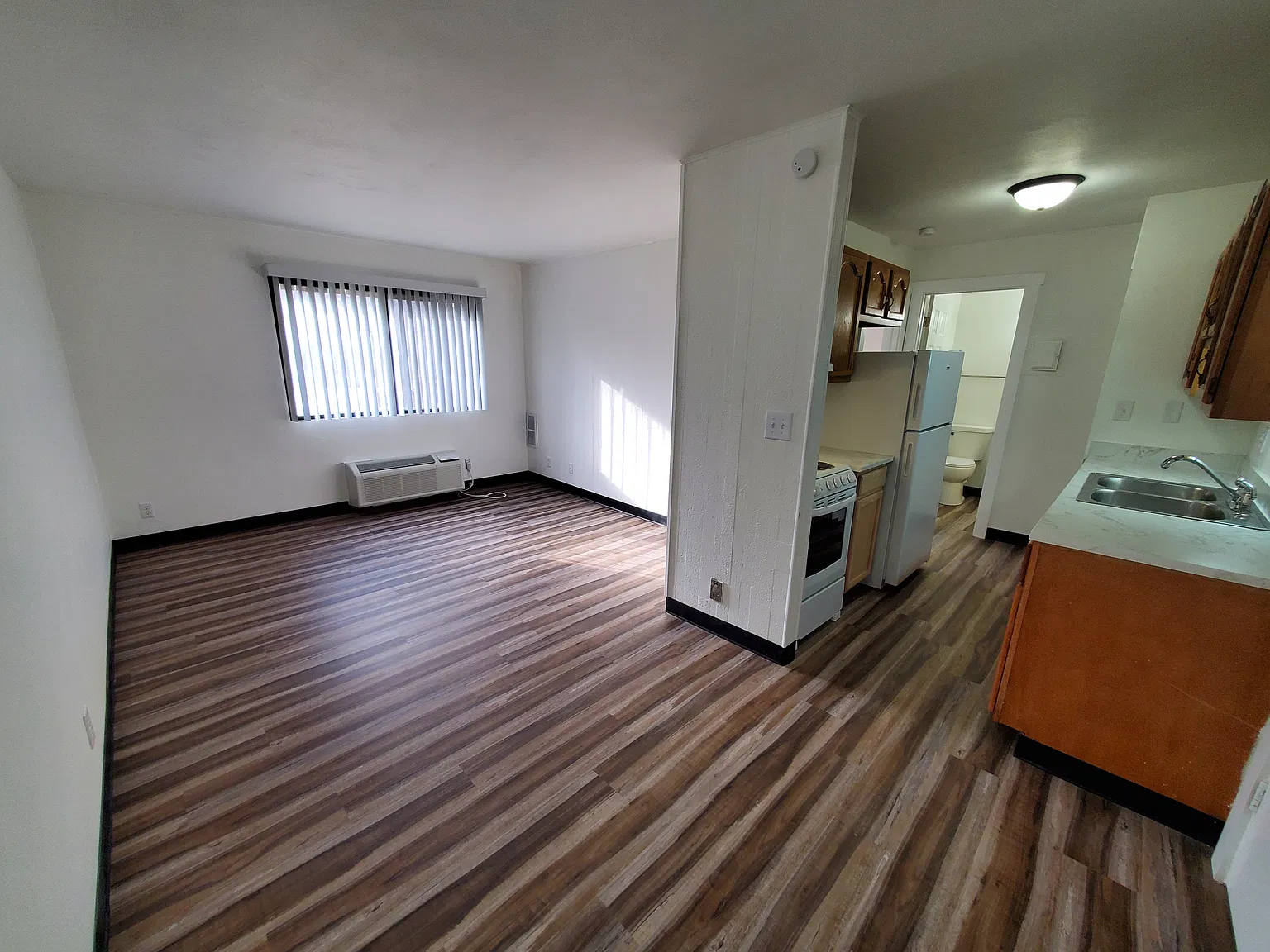 Studio, $685 — Photo 2