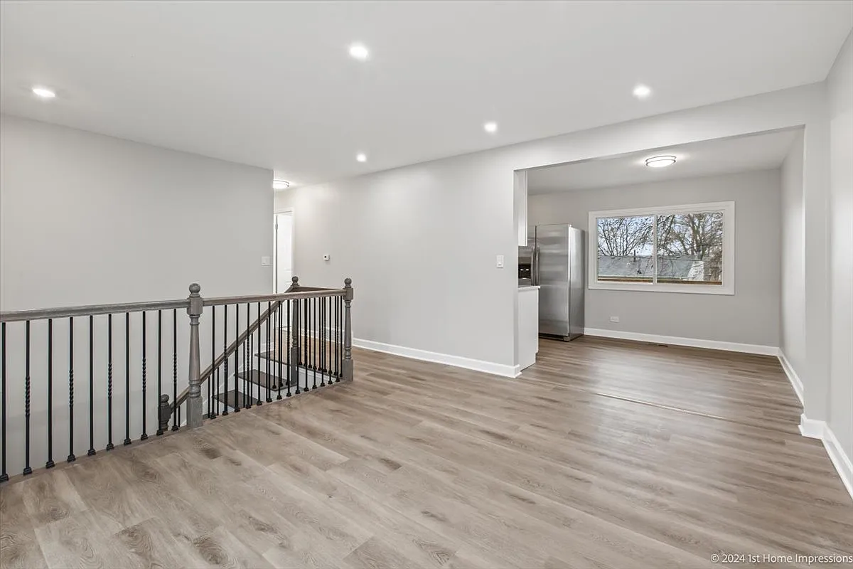 4 bed, 1628 sqft, $3,820 — Photo 2