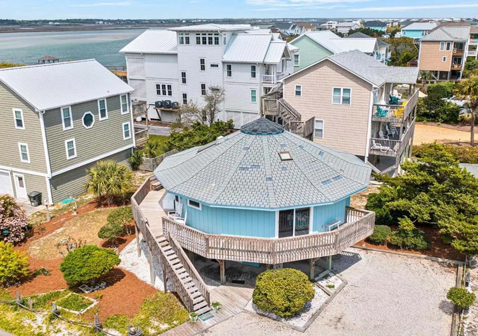 Off Season Rental Topsail Island Furnished 2 Bedroom On The 2nd Row- Dog Friendly — Photo 1