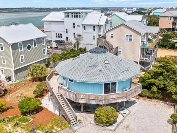 2 Banks Channel Ct, Topsail Beach, NC 28445