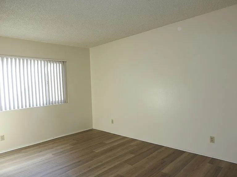 4944 Narragansett Ave — Photo 38