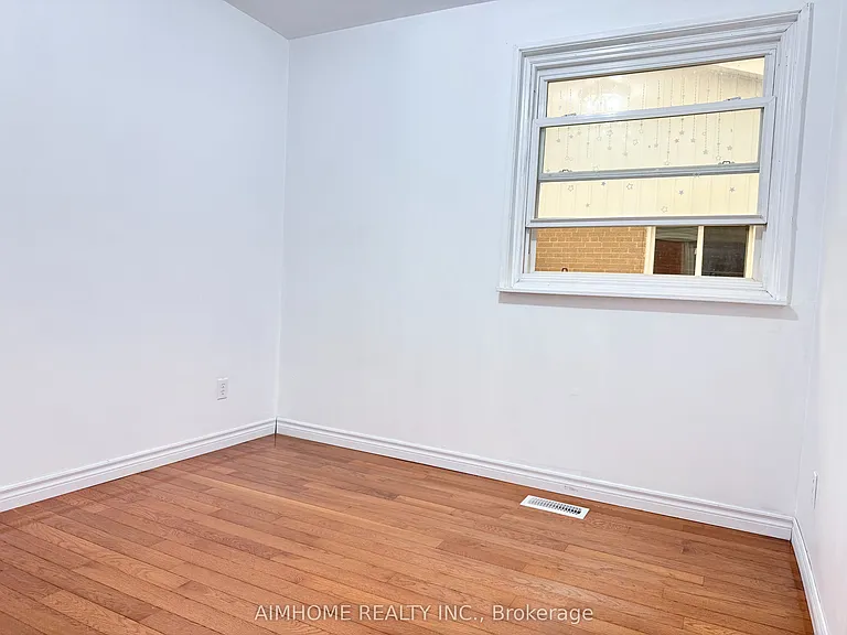 58 Newlands Ave — Photo 4