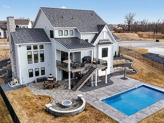 2nd image of 5716 NE Sherman Ct