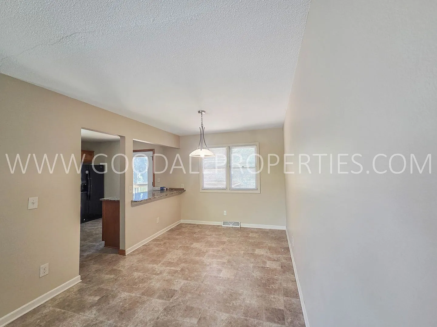 Charming 3-Bedroom West Des Moines Home with Fenced Yard & 2-Car Garage — Photo 4