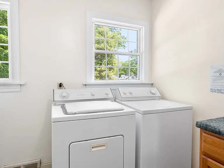 516 School St — Photo 11