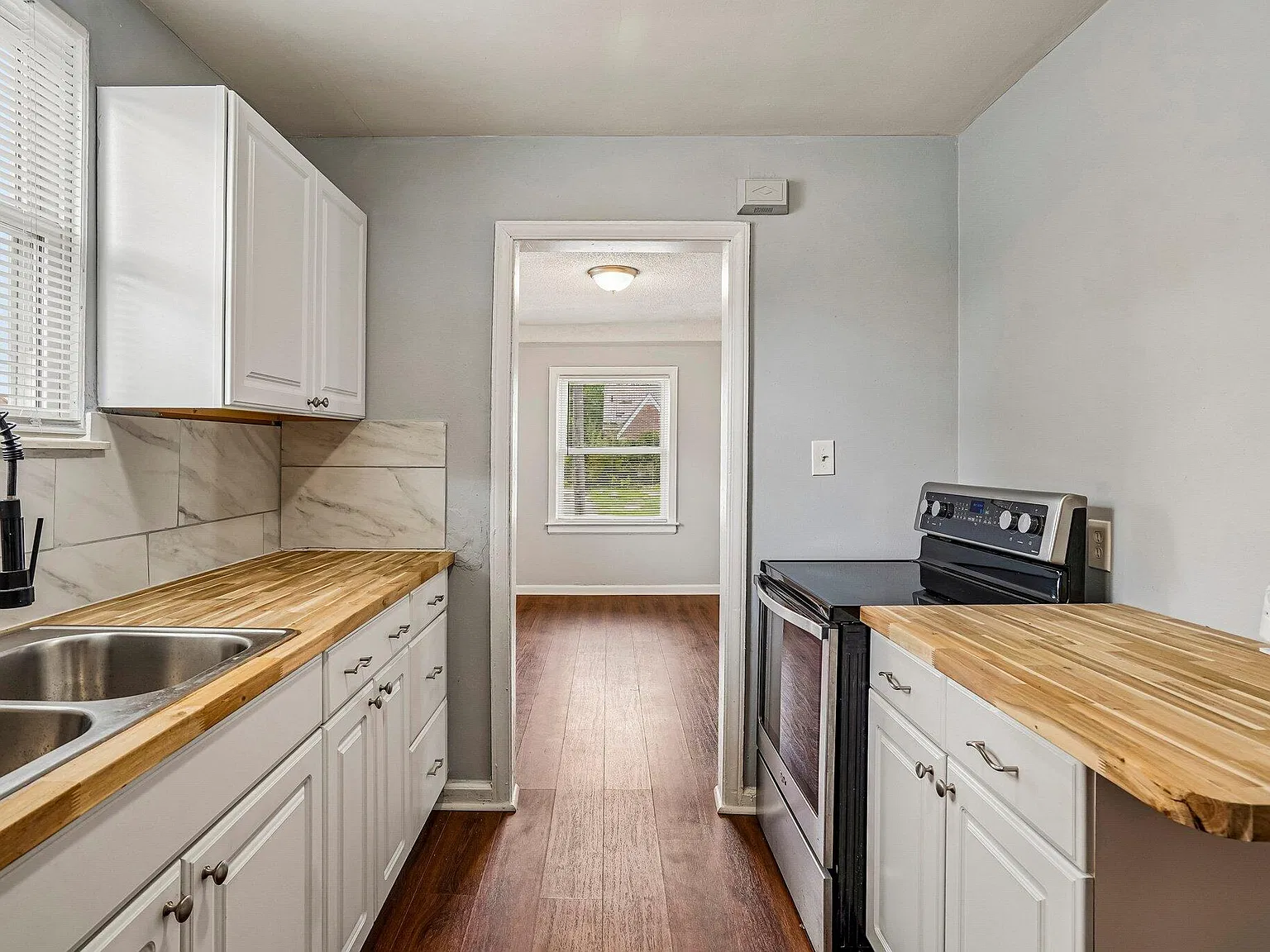 3 bed, 1.0 bath, 1355 sqft, $1,350 — Photo 4