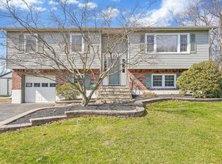 10 Jockey Hollow Dr, Nanuet, NY 10954