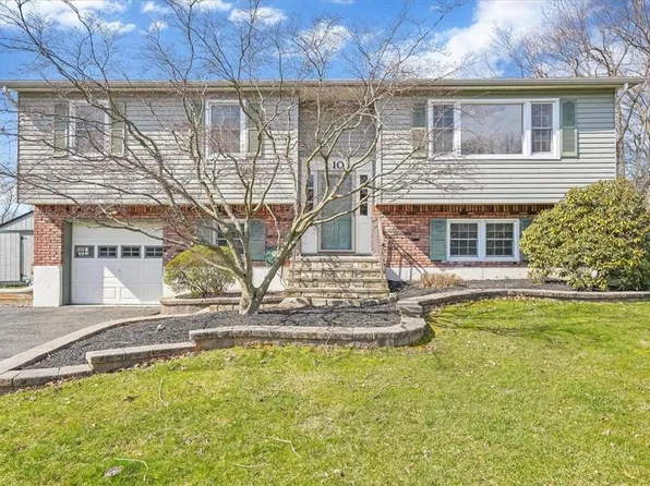 10 Jockey Hollow Drive, Nanuet, NY 10954