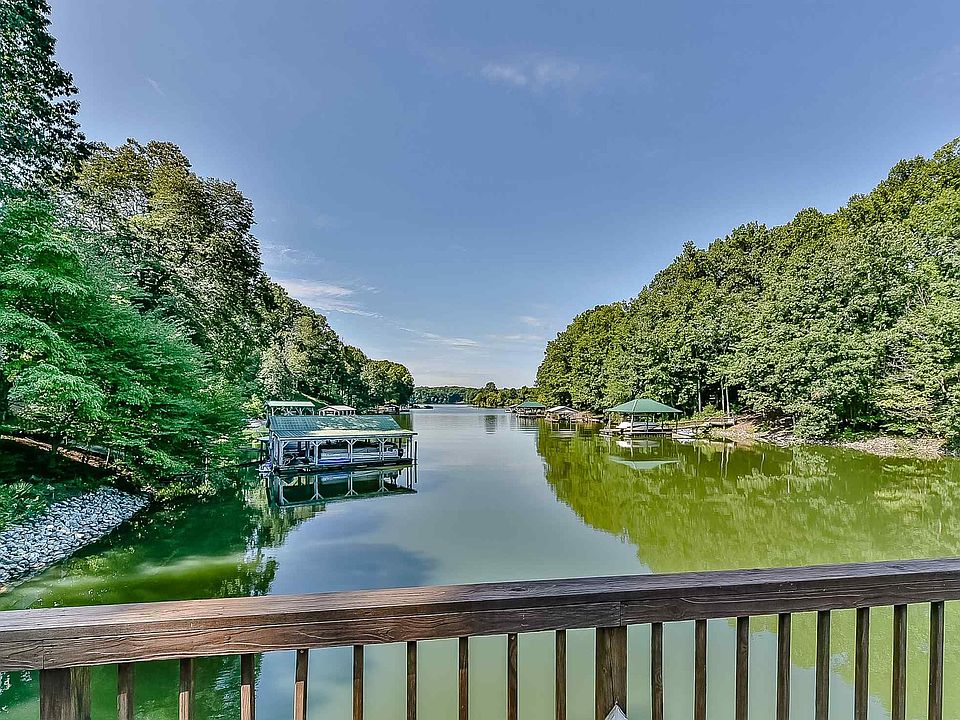 1st image of 124 Hickory Point Ct
