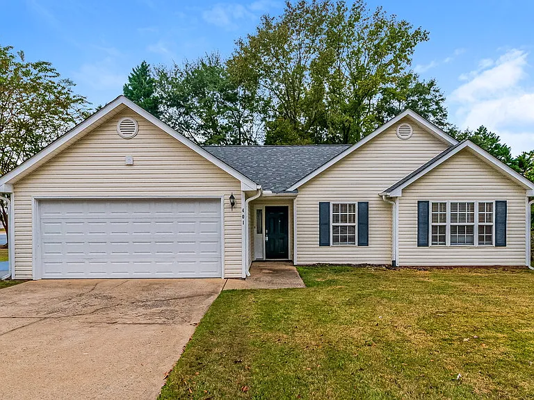 401 Three Meadows Rd — Photo 1