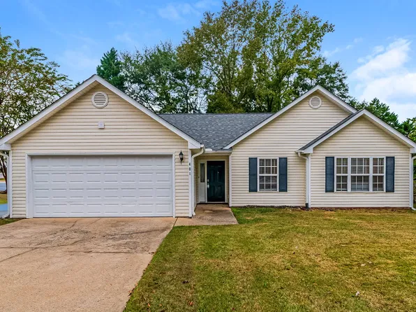 401 Three Meadows Rd, Fuquay Varina, NC 27526