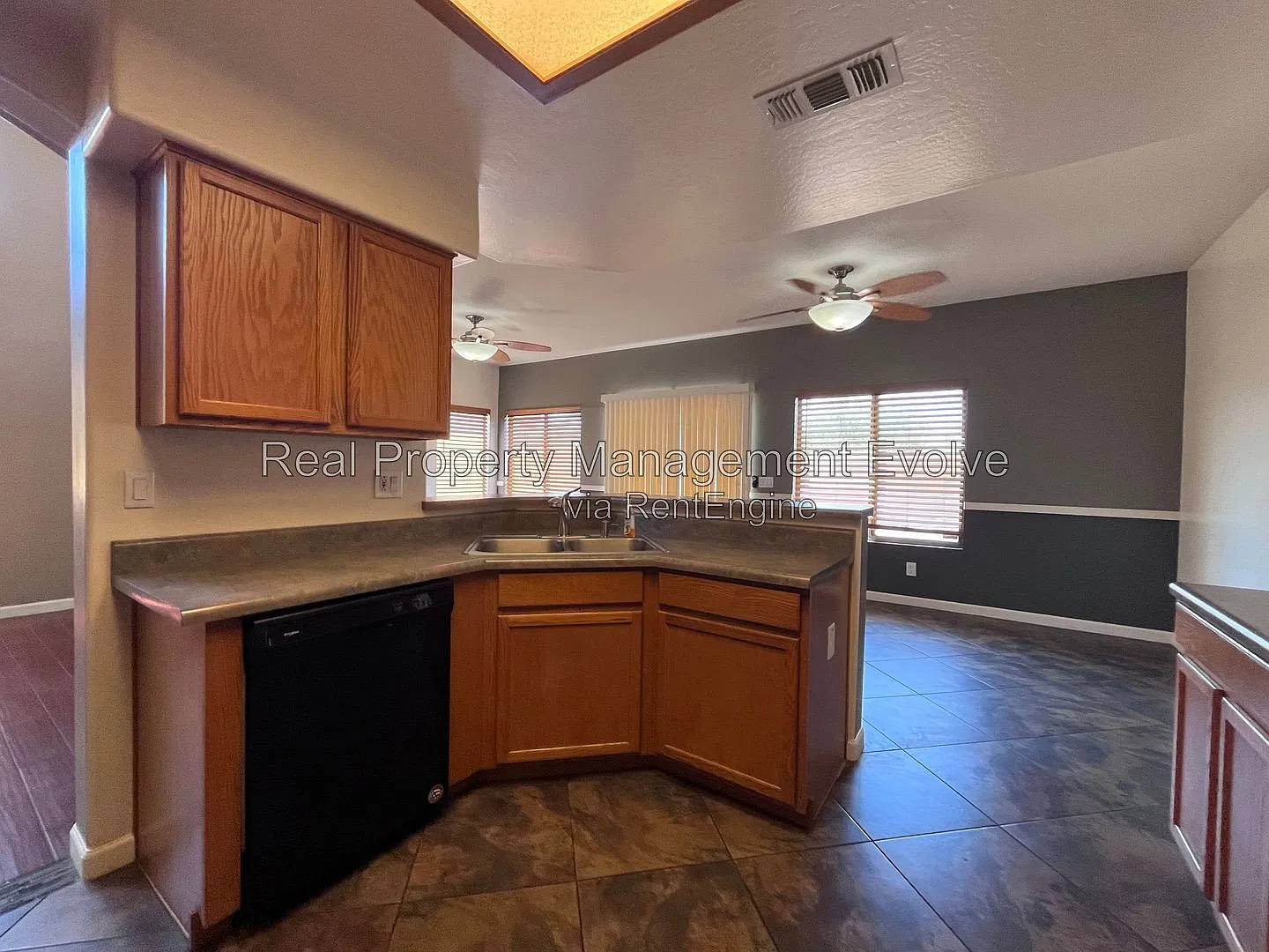 3 bed, 2.5 bath, 1772 sqft, $1,995 — Photo 4