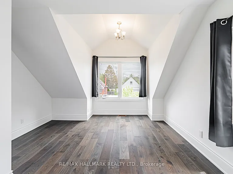 82 Ellington Dr #UPPER — Photo 17