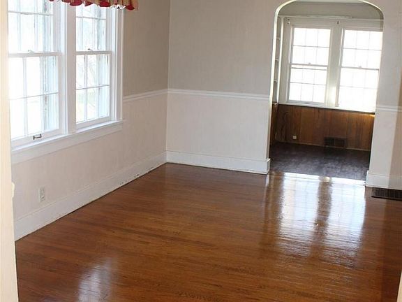 5th image of 821 E Woodside St
