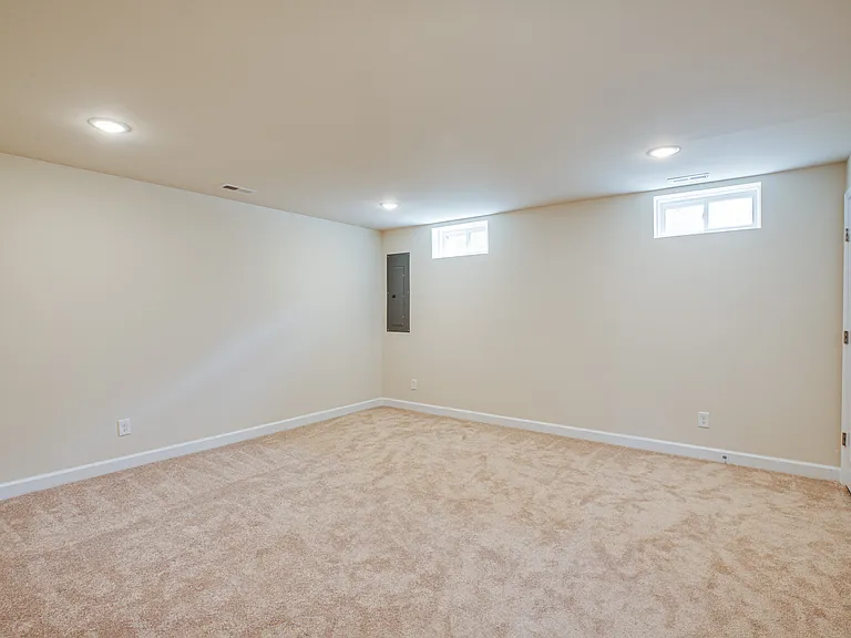 83 Andrews Pl — Photo 3