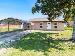 820 Macarthur Dr, Jeanerette, LA 70544