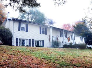 1060 Griffiths Dr, Zanesville, OH 43701