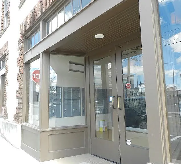 222 N Central St — Photo 18