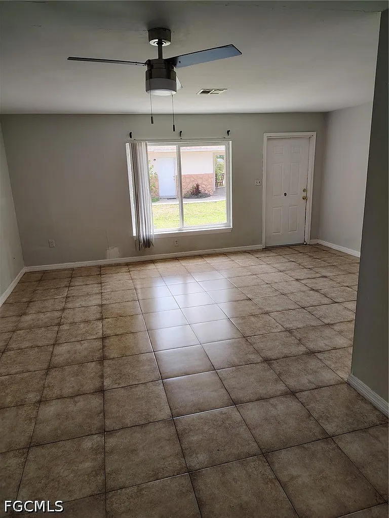 2 bed, 1.0 bath, 864 sqft, $1,400 — Photo 2