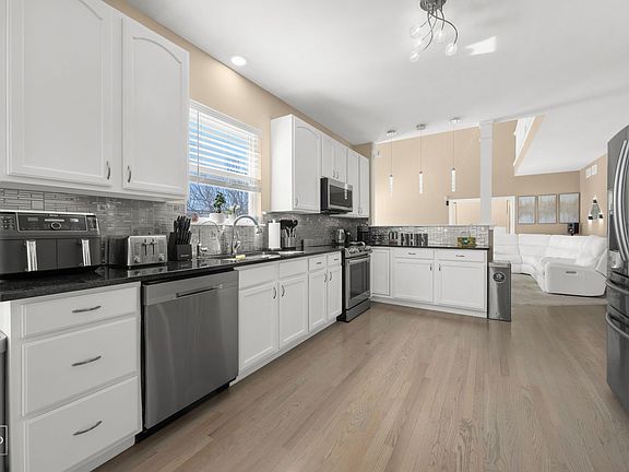 3rd image of 134 Timber Ct