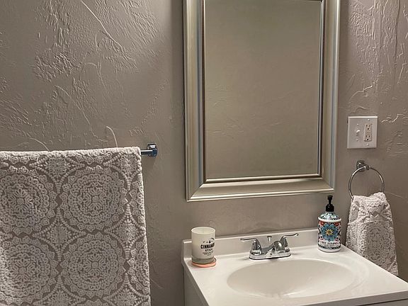 3rd image of 1620 S Santa Rita Ave