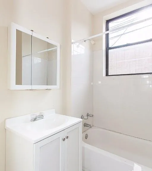 720 W Barry Ave #3 — Photo 5