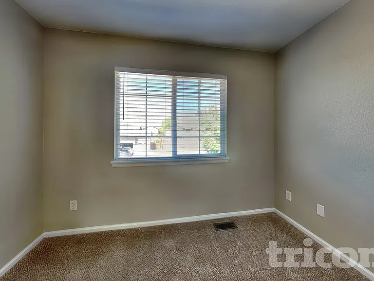 214 Straw Ct — Photo 10