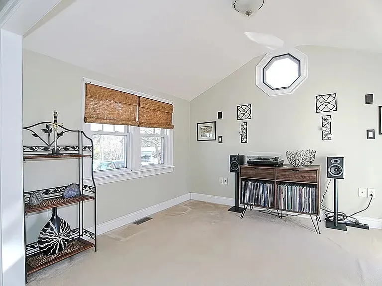 134 Lake Dr — Photo 8