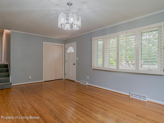 3rd image of 900 7th Ave W