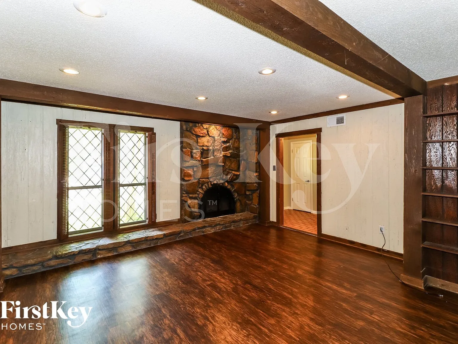 4 bed, 2.5 bath, 1989 sqft, $1,930 — Photo 3